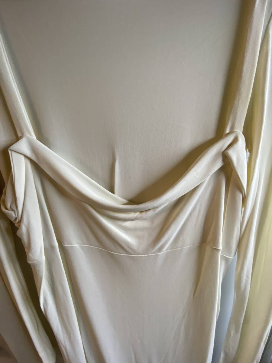 YOHJI YAMAMOTO 未使用品Y 's ロングワンピース白　タグ付き　一枚布折り返しデザイン　綺麗なライン　室内試着のみ_前　バスト部分