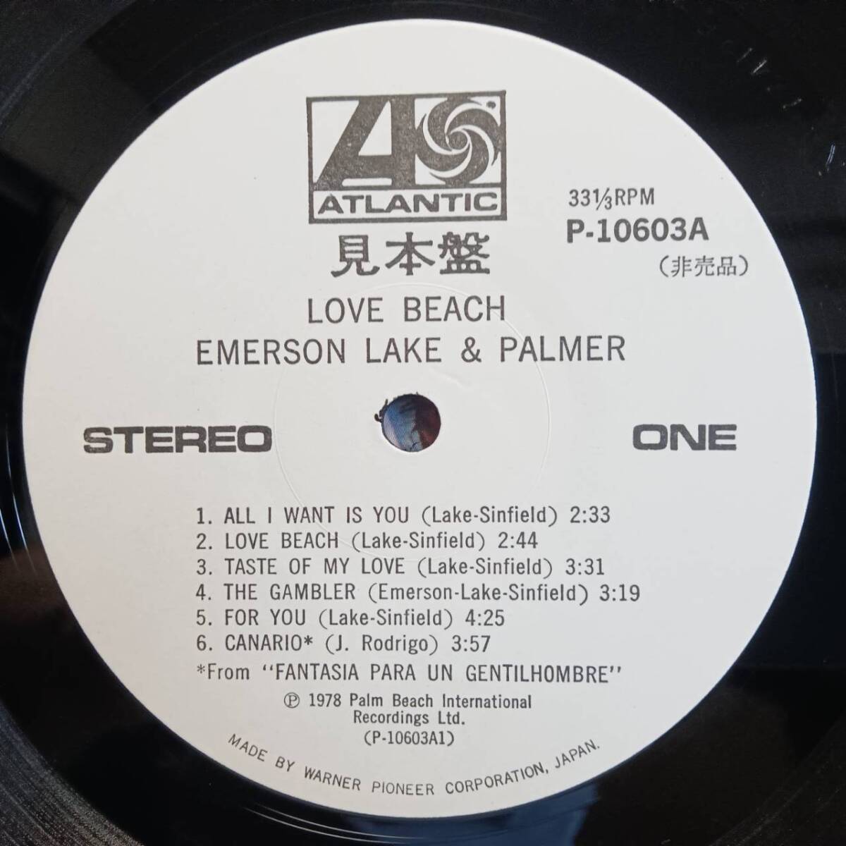 PROMO日本ATLANTIC盤LP 見本盤 白ラベル Emerson, Lake & Palmer / Love Beach 1978年 P-10603A ELP EL&P Pete Sinfield King Crimson_画像1