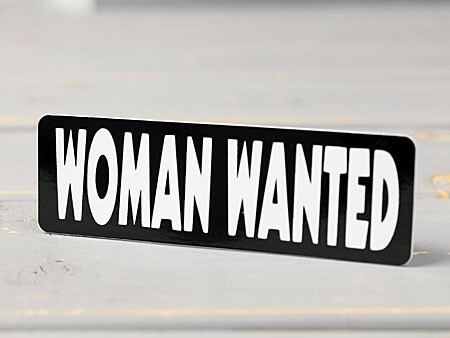 ステッカー ヘルメット 車 アメリカン おしゃれ バイク かっこいい WOMAN WANTED 女ほしい！_画像1