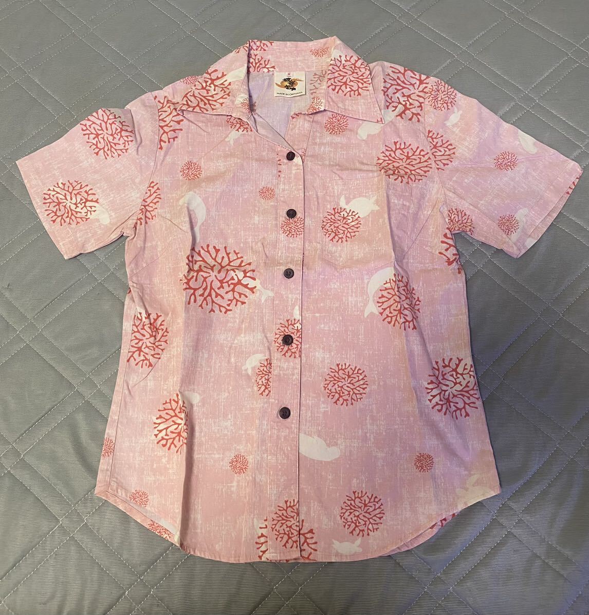 YH-1870 かりゆしウェア　琉球の宝物　レディース S アロハシャツ 半袖シャツ 沖縄_画像1