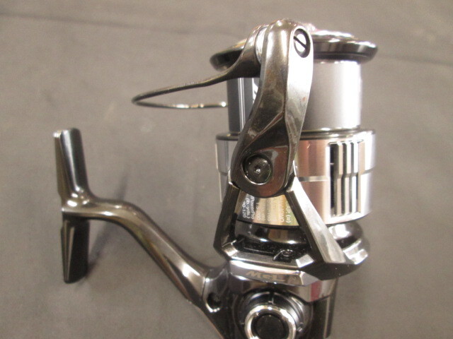 美品 シマノ SHIMANO 23ヴァンキッシュ4000MHG Vanquish中古_画像3