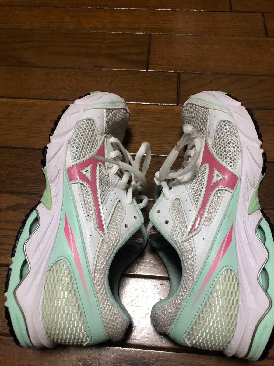 ミズノ ランニングシューズ　スニーカー　mizuno