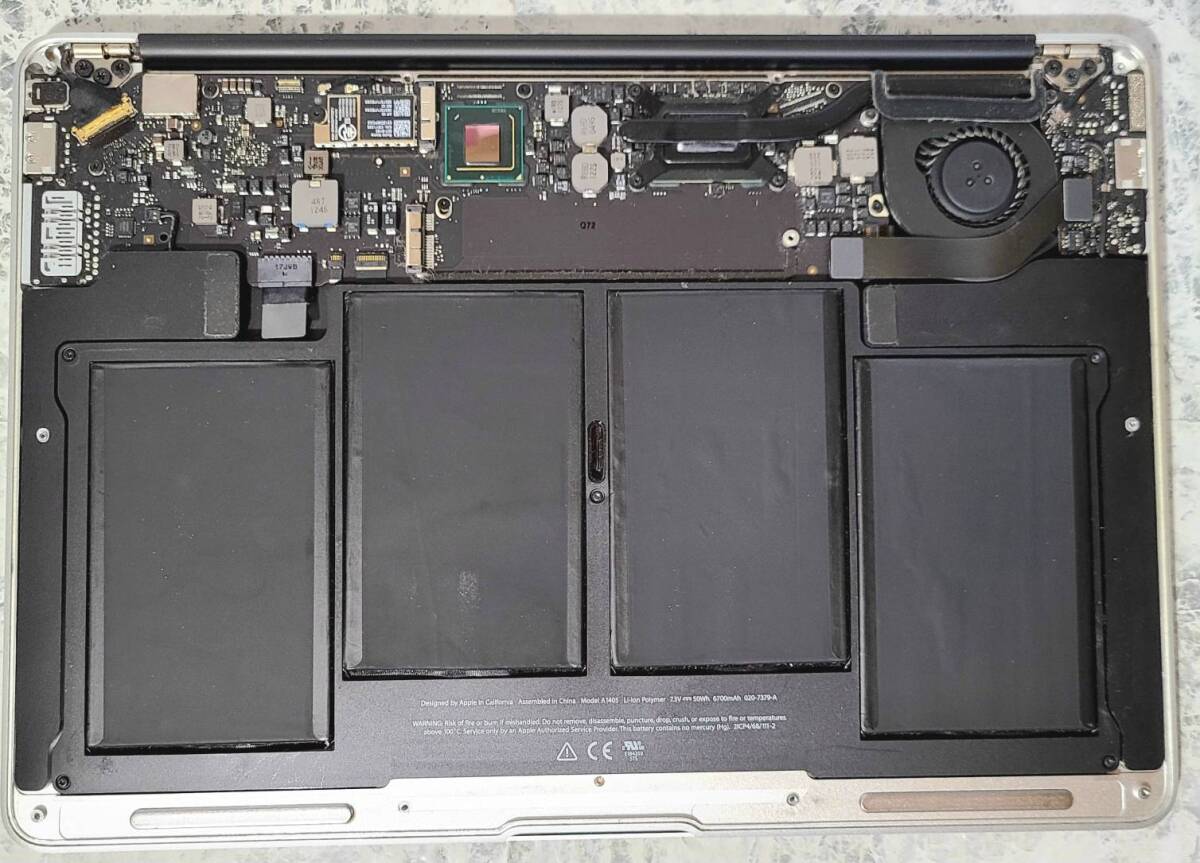 143// Apple MacBook Air A1369 ノートPC 現状品_画像3