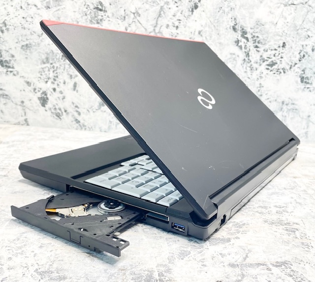 T3915 FUJITSU LIFEBOOK A576/S Core i5-6200U 2.30GHz メモリー4GB HDD320GB Windows11 ノートPC の画像6