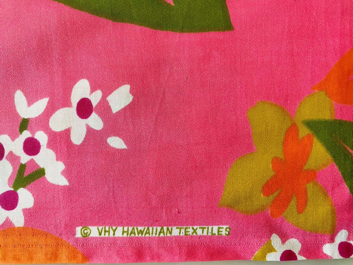 昭和レトロ　ヴィンテイジ　布地　生地　ハギレ　服地　裁縫　ピンク地に花柄　かわいい　光沢感あり　約１12ｘ１4０　綿100％