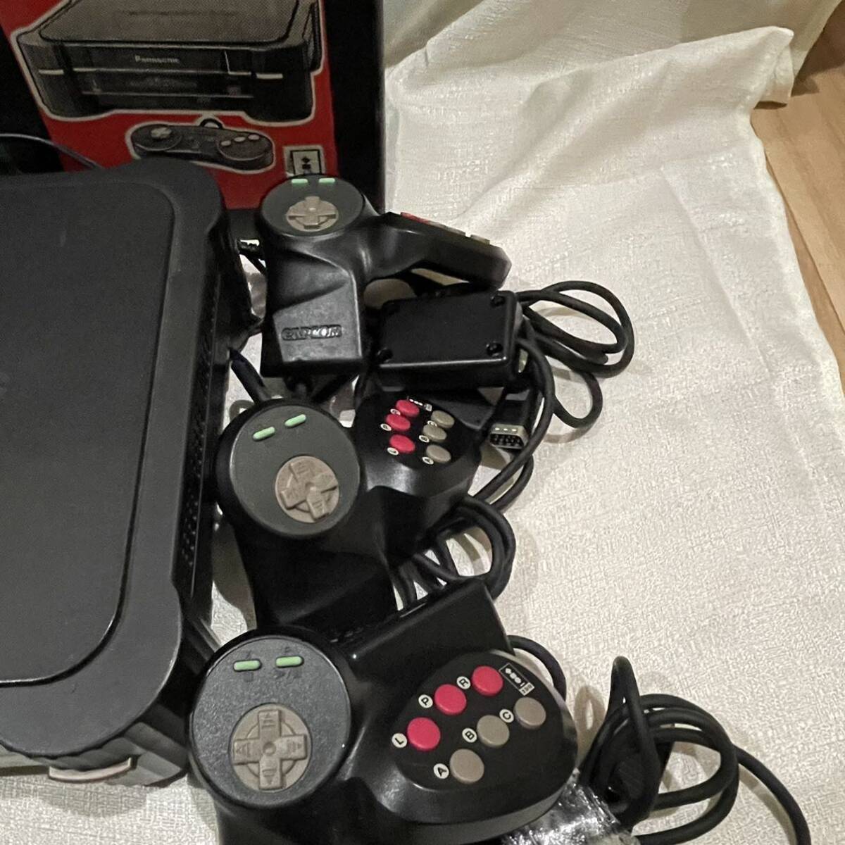 通電確認済み！ジャンク品！パナソニック 3DO REAL FZ-1 箱・コントローラ付き Panasonic 松下電器 リアル レトロゲーム 互換機 POLYMEGA _画像3