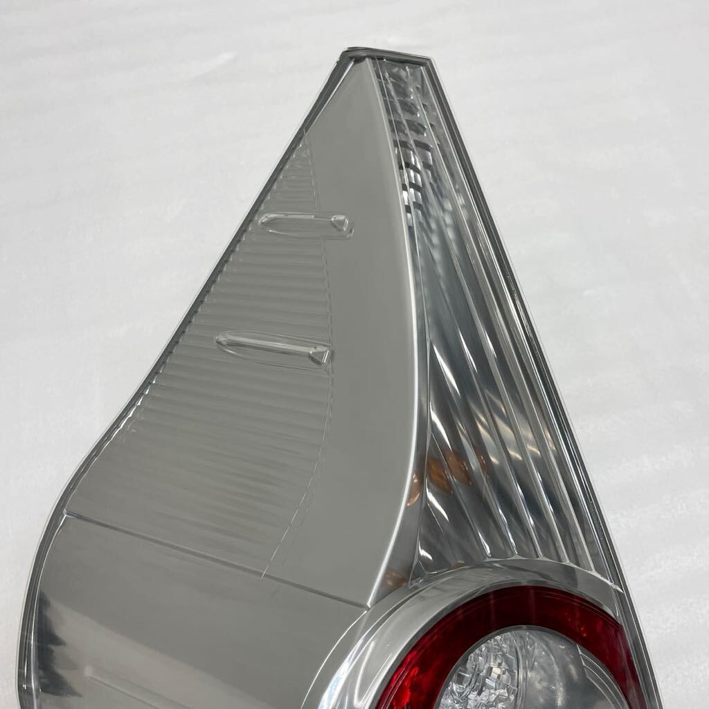 超美品 使用感少 トヨタ純正 NHP10系 アクア 前期 純正LED 超美品 使用感少 トヨタ純正 NHP10系 アクア 前期 純正LED