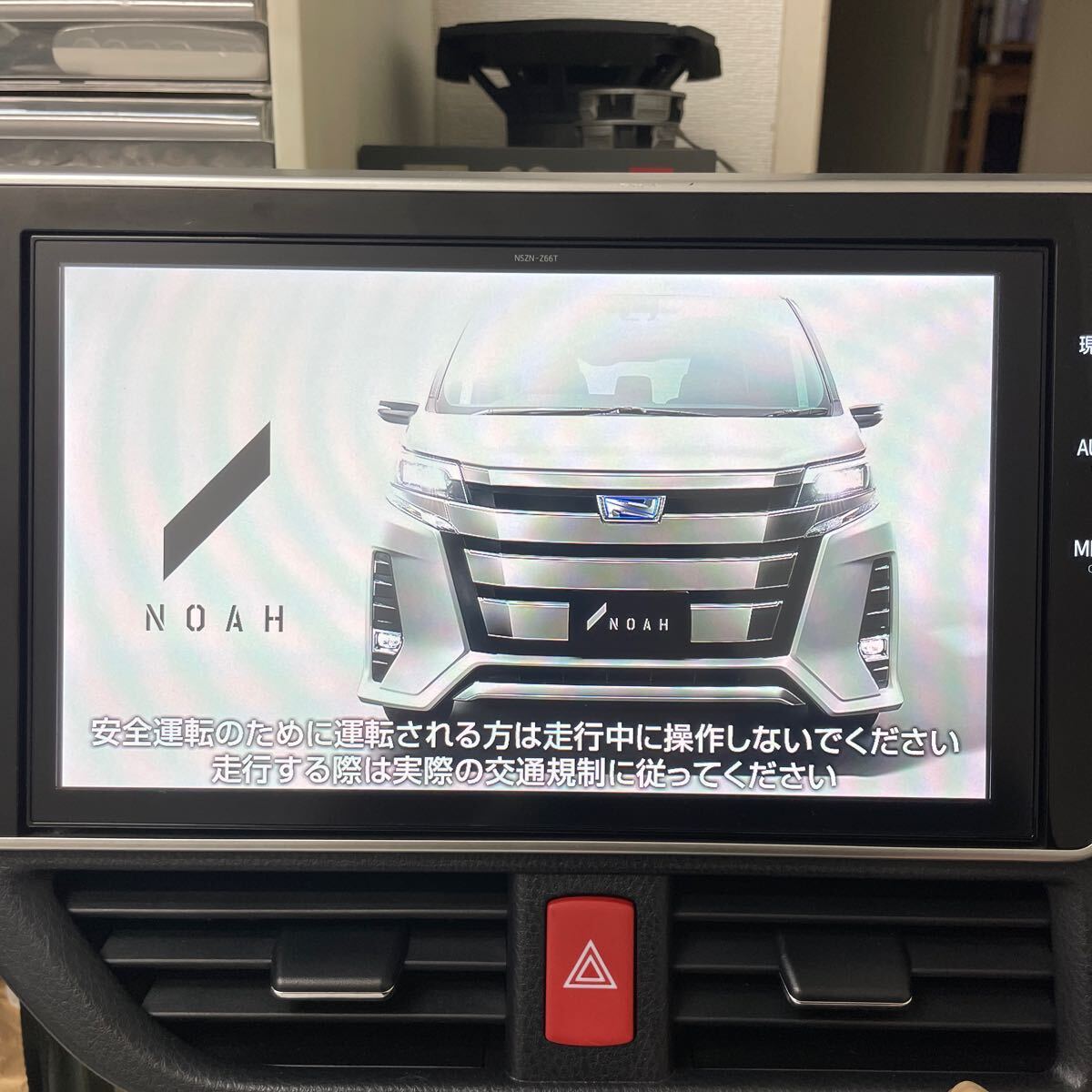 新品+良品 トヨタ純正OP 10インチメモリーナビ 80系 ノア 新品+良品 トヨタ純正OP 10インチメモリーナビ 80系 ノア