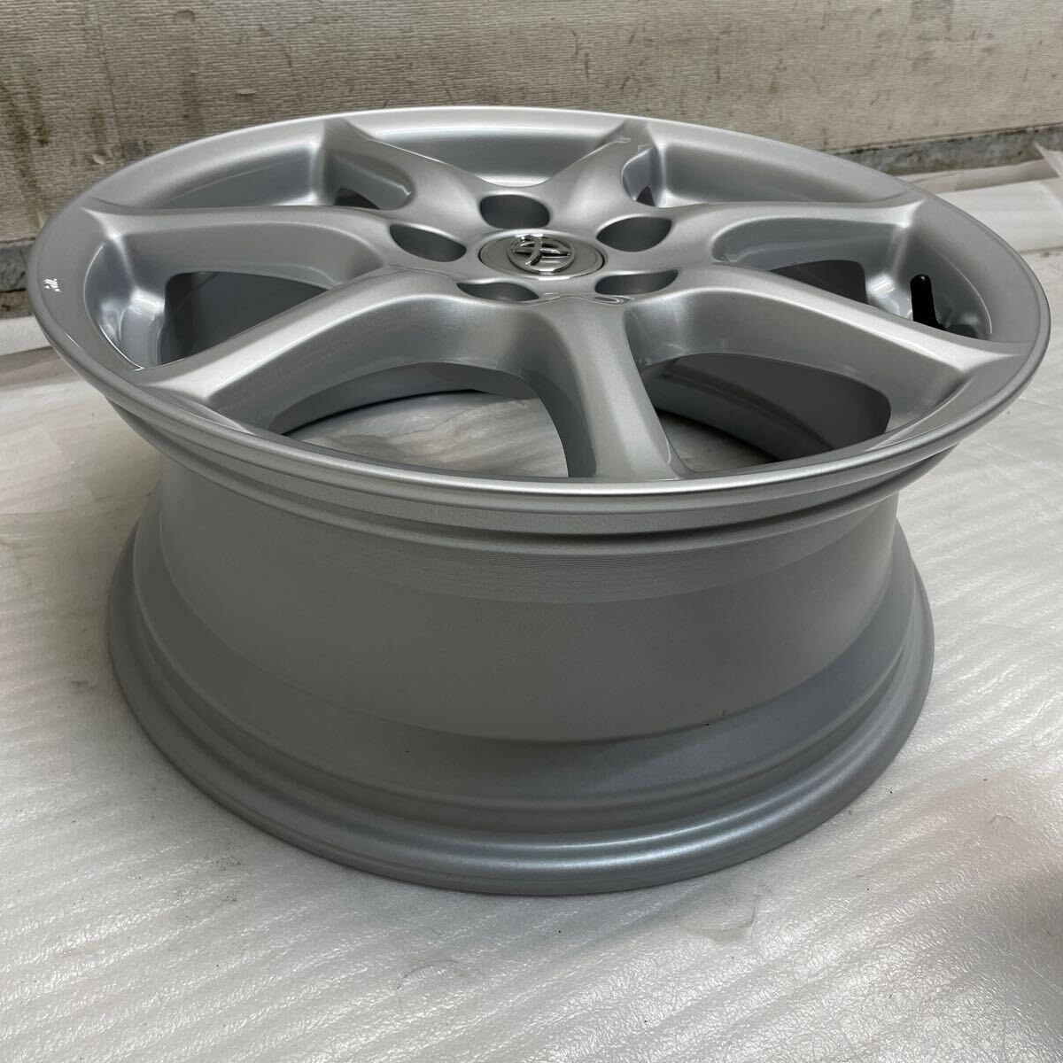 新品未使用 トヨタ純正 50系 エスティマ アエラス 純正17インチ 新品未使用 トヨタ純正 50系 エスティマ アエラス 純正17インチ