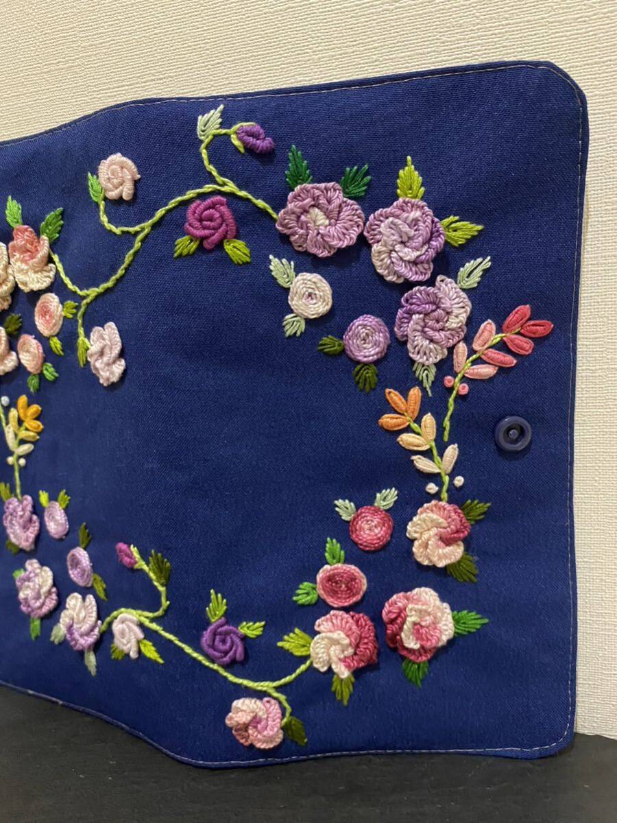 ☆ハンドメイド　☆マルチケース　No 1 お薬手帳入れ　通帳入れ　母子手帳入れ　プレゼント　手刺繍　花　リネン_画像4