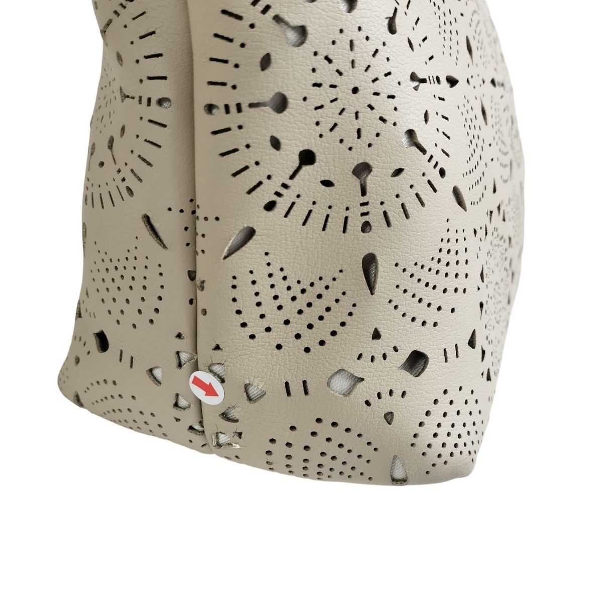 【精緻な透かし彫り　手提げ袋】　デシグアル　ハンドバッグ ミニトートバッグ カットワーク 型抜き パンチング 　アイボリー