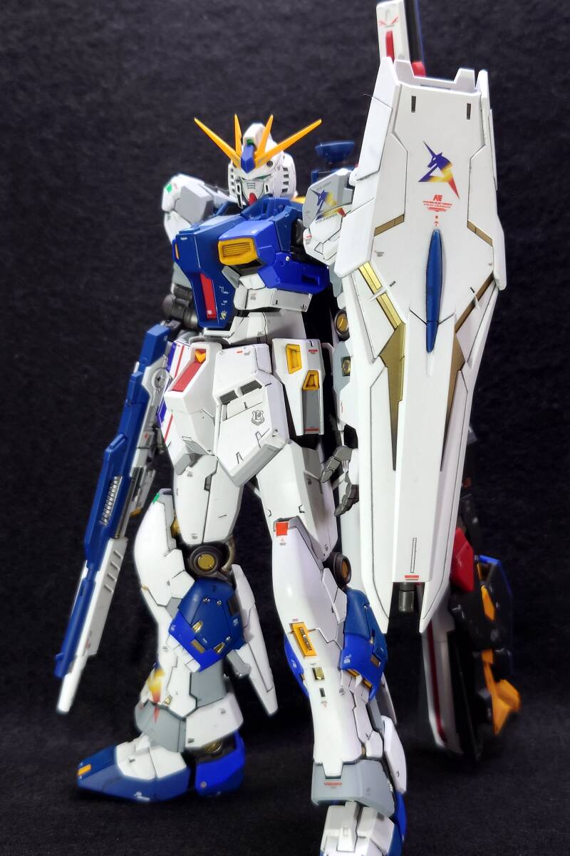 バンダイ／RG サイドＦ限定　RX-93FFvガンダム 全塗装完成品　ニューガンダム_画像2