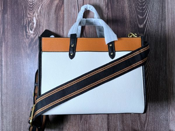 コーチ COACH アウトレット トートバッグ レディースバッグ フィールド トート 30 レザー ホワイト C0777 保存袋付き 新品未使用_画像2