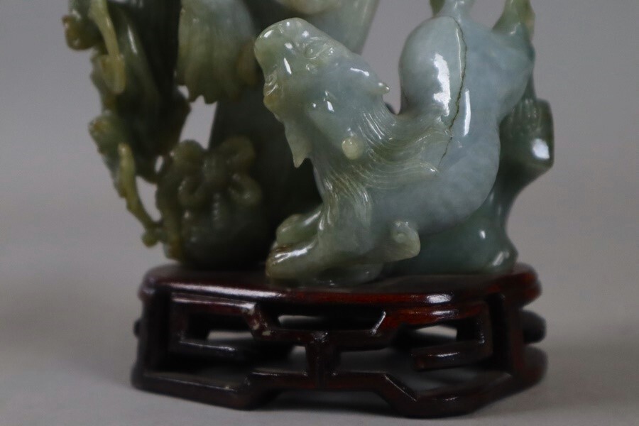中国美術 翡翠 獅子蝙蝠如意彫 唐木台付 置物 高21cm 天然石 和田玉 細密細工 古美術品[c557]_画像4