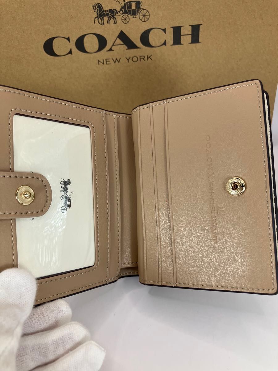 新品未使用　coachコーチ バスキアコラボ　ホワイトスモール二つ折り財布