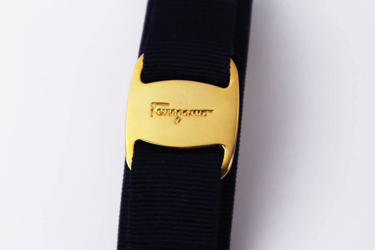 サルヴァトーレフェラガモ　Salvatore Ferragamo ヴァラリボン バレッタ 髪留め　ネイビー/ゴールド　美品_画像2