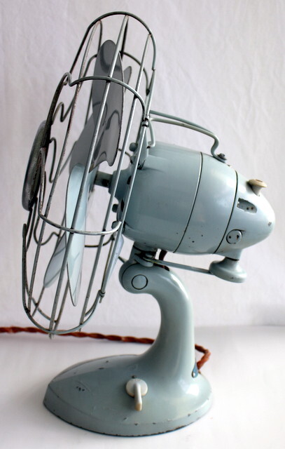 756/中古/日立(HITACHI)DESKFAN：M-6032S 扇風機4枚羽 高さ：約42cm★左右首振り機能/風量2段切替/角度調整★2024年5月15日動作確認済_画像5