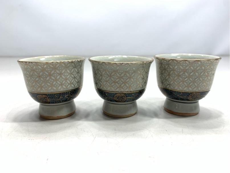  Kutani gold paint sake cup .... Showa Retro geometrical pattern . antique Vintage miscellaneous goods 5407 06