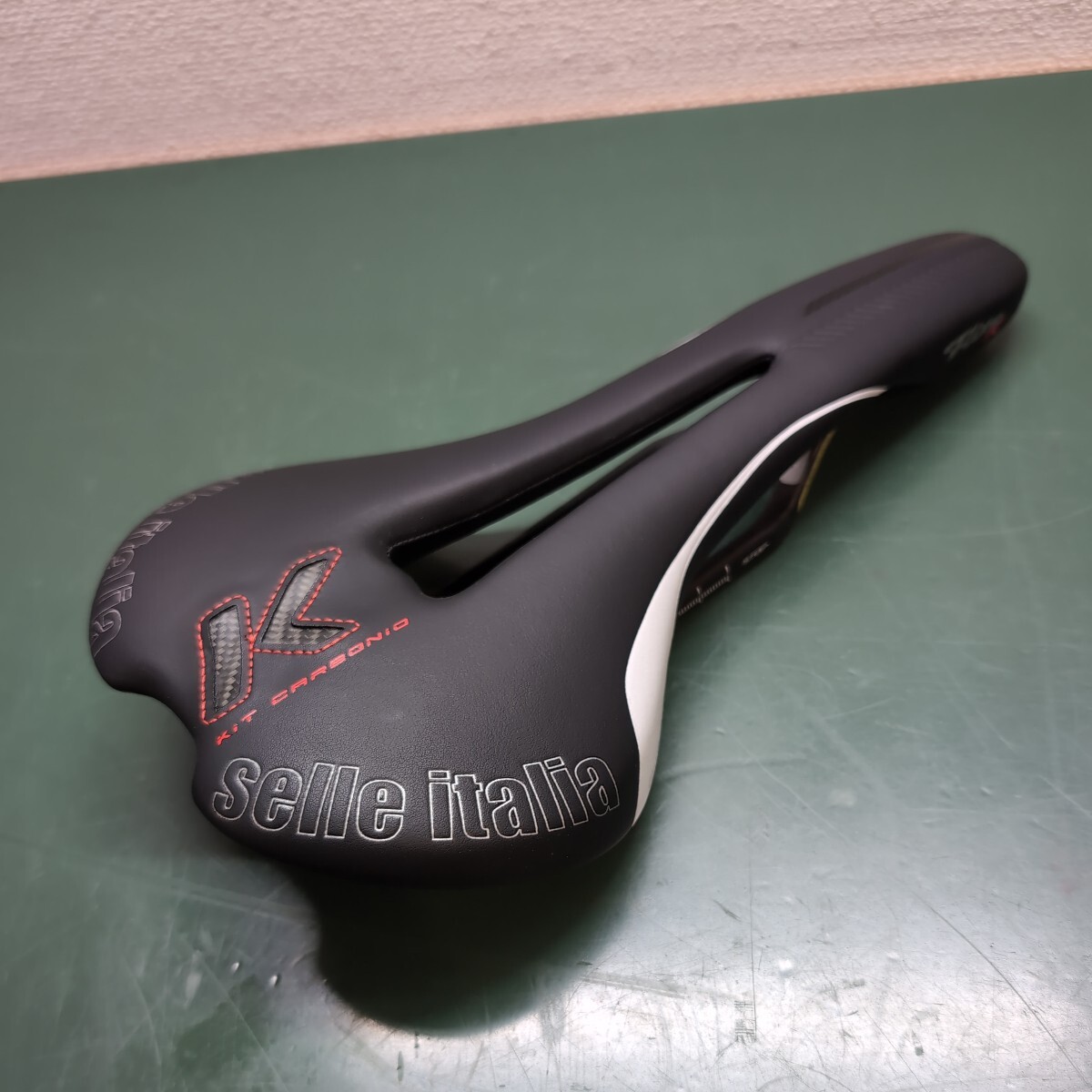 Selle Italia (セライタリア) - Flite Kit Carbonio Flow サドル (カーボンレール) ブラック 145mm　中古品_画像5