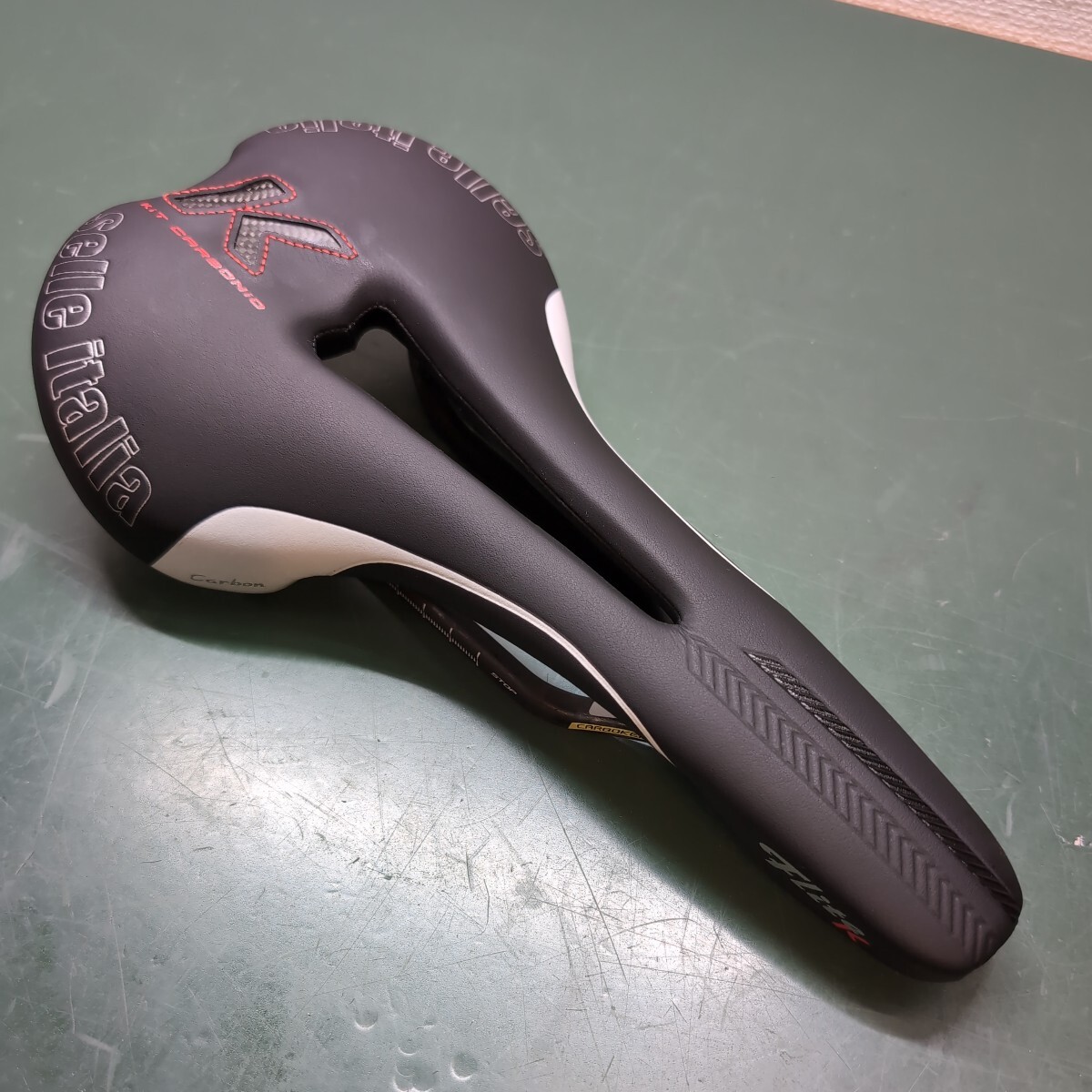 Selle Italia (セライタリア) - Flite Kit Carbonio Flow サドル (カーボンレール) ブラック 145mm　中古品_画像8