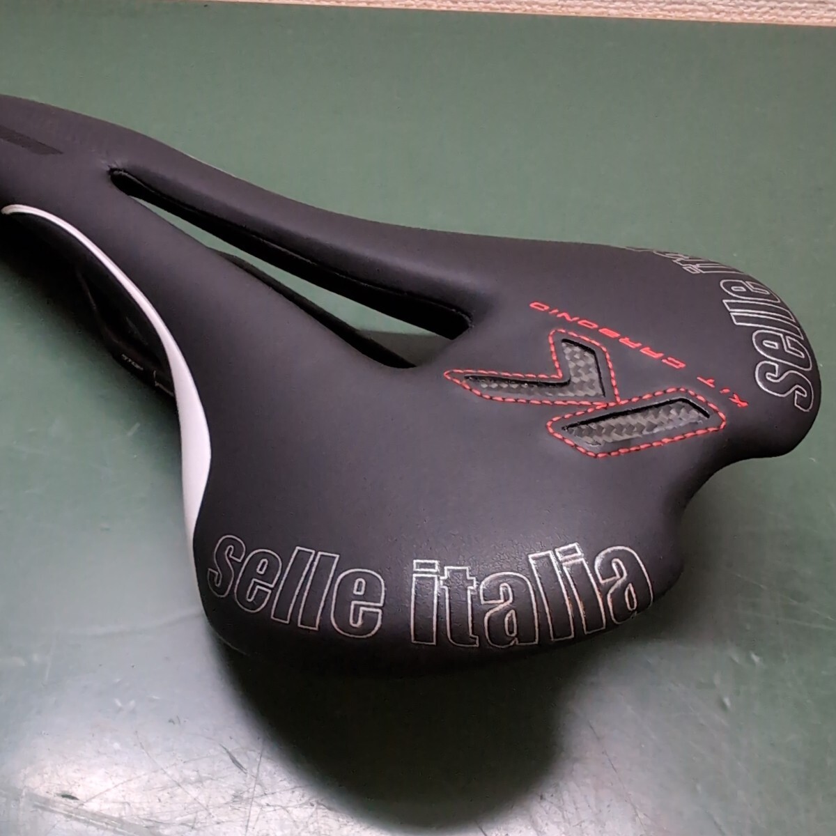 Selle Italia (セライタリア) - Flite Kit Carbonio Flow サドル (カーボンレール) ブラック 145mm　中古品_画像4