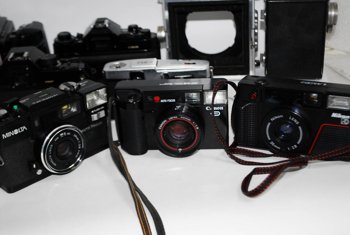  Junk camera together Canon PENTAX 645 MAMIYA FUJIFILM MINOLTA AF35ML A-1 MZ-3 FinePix F700 TW-3 HI-MATIC AF-D L35AD2 UNIVERSAL