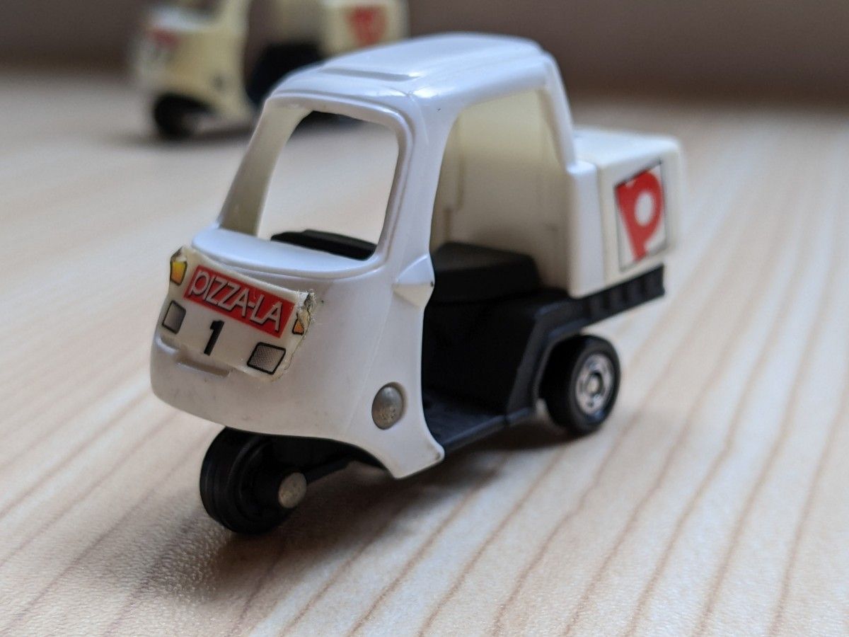 トミカTOMICA ピザーラ 配達バイク トミカタウン ピザーラ付属品 ミニカー　2台 ミニカー