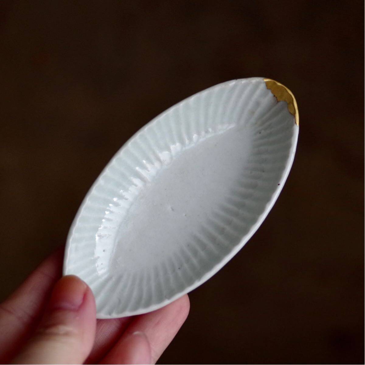  старый Imari белый фарфор судно форма .. . маленькая тарелка Edo средний период маленькая тарелка рука соль тарелка бобы тарелка старый .. антиквариат осмотр первый период Imari . рука хурма правый ..