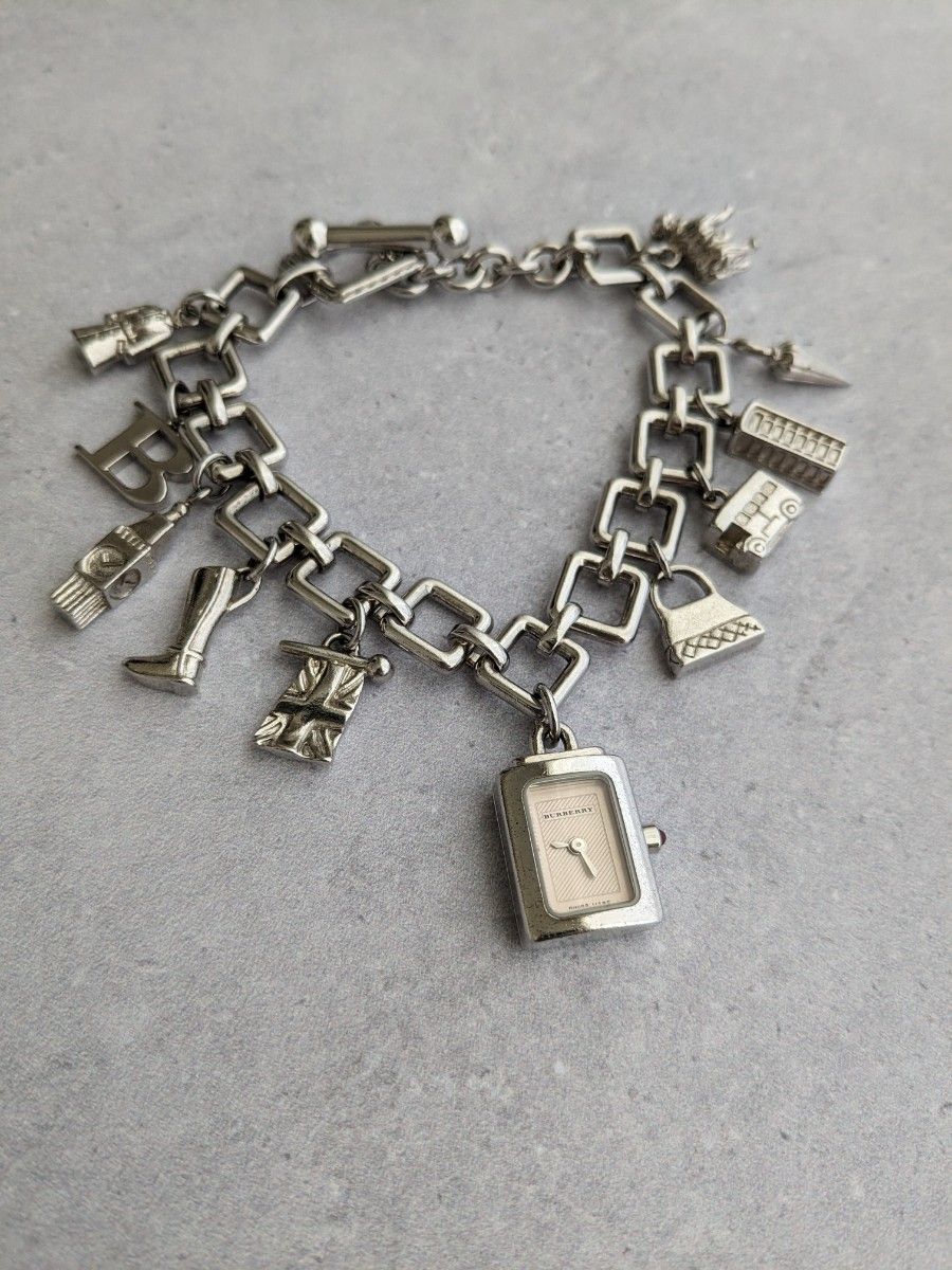 【残りわずか】BURBERRY(バーバリー)ブレスレット 稼働品 バーバリー腕時計 シグネチャー チャーム ブレスレット