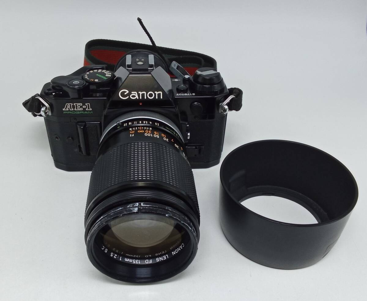 RR35♪＜動作/精度未確認＞フィルムカメラ ジャンク CANON キャノン AE-1 レンズ CANON LENS FD 135mm 1:2.5 S.C. 現状品♪_画像1