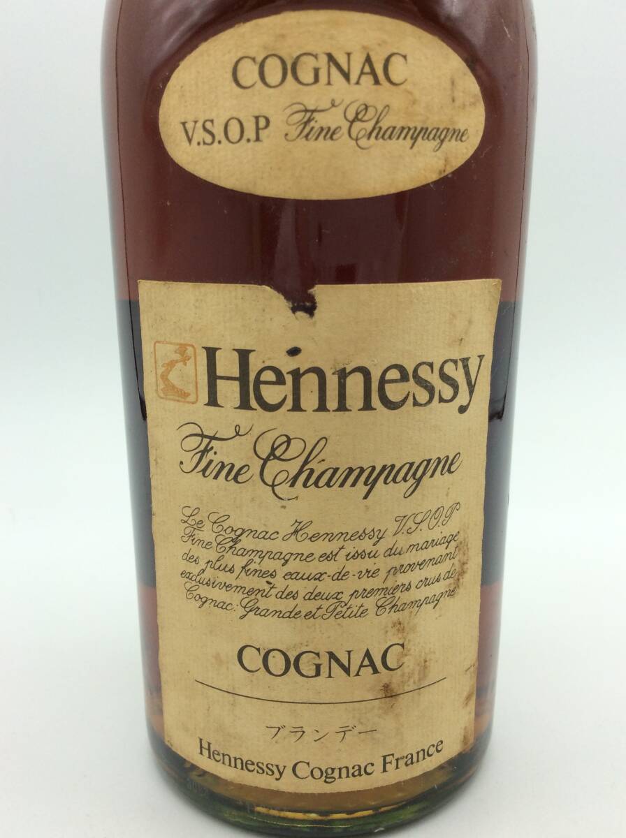 EE23♪＜未開栓＞Hennessy ヘネシー V.S.O.P COGNAC コニャック 700ml 40％ 洋酒 古酒♪_ラベル破れがあります。