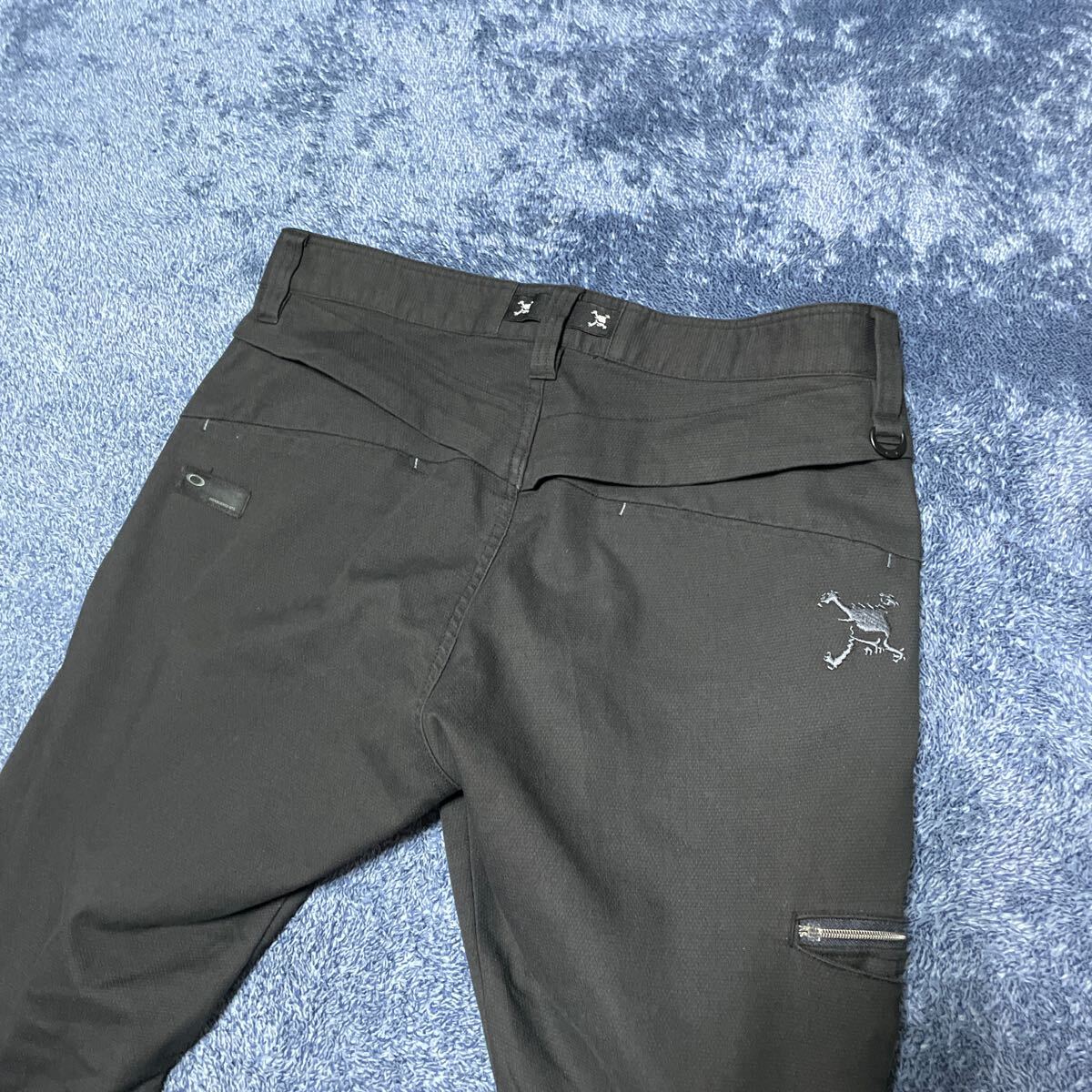 OAKLEY GOLF Oacley HYDROLIX Golf брюки мужской размер 32 дюймовый ( полный размер примерно 81cm) черный чёрный Skull 