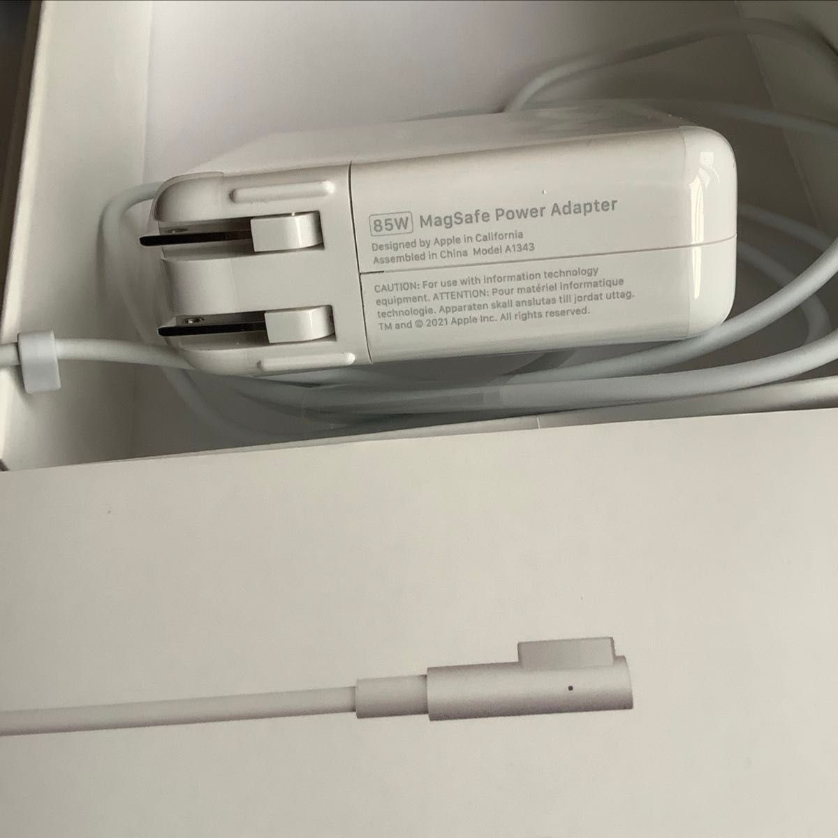 Apple 純正品　MagSafe電源アダプタ　85W  MC556J/B  A1343  