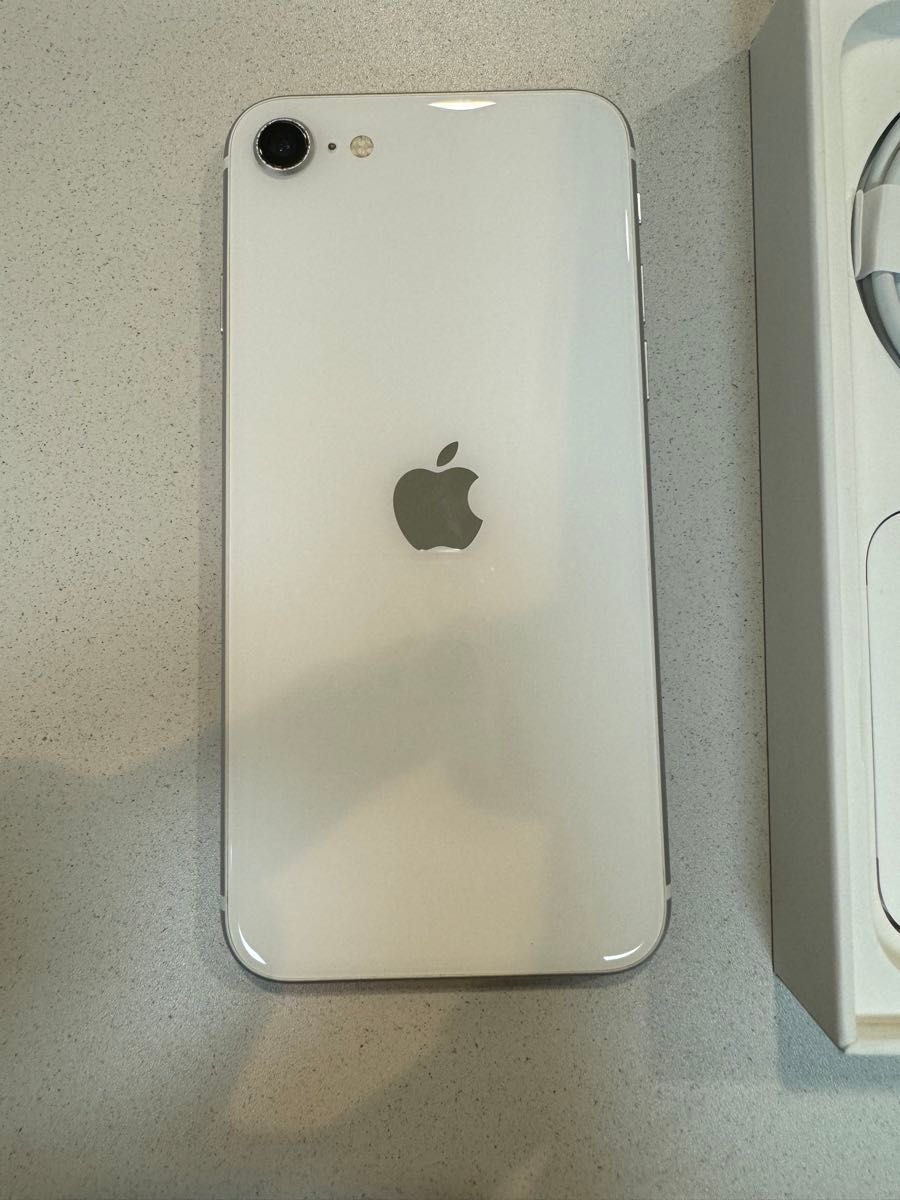 iPhoneSE  SIMフリー ホワイト 64ギガ 最安値