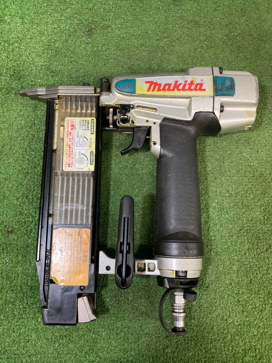 【ジャンク品】★makita(マキタ) 50㎜常圧仕上釘打 AF502N ※空打ちすることがあります。　ITA14OG4B8IC_画像2