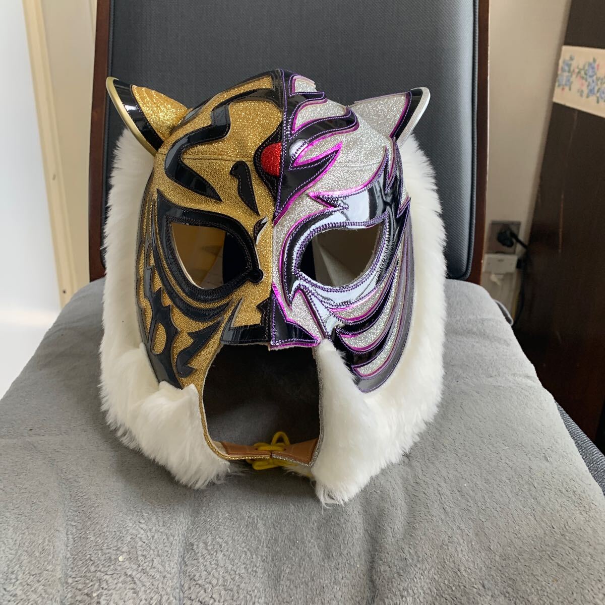 первое поколение Tiger Mask YN производства Triple подписан 