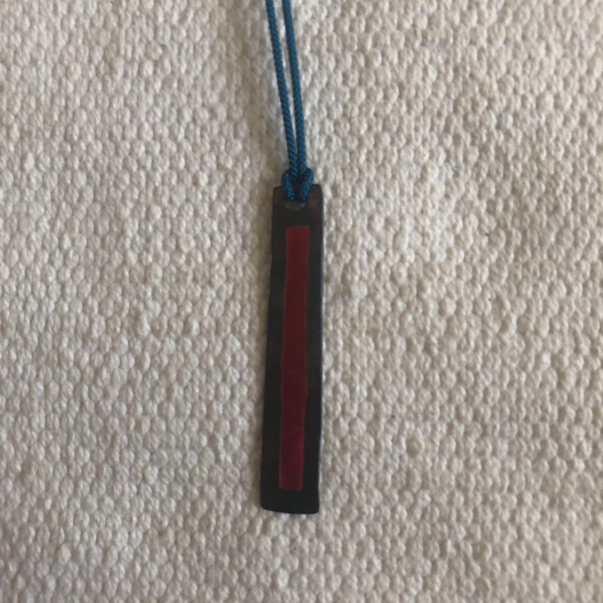 ハンドメイド　鍛金　銅　黒染め　赤　ネックレス　プレート　長方形　棒　メンズ　レディース