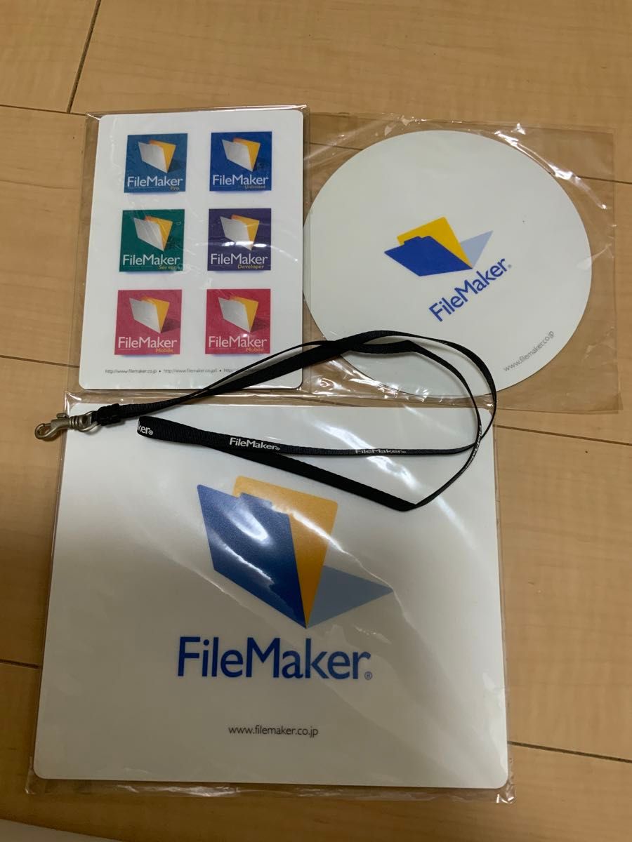 ファイルメーカー　ノベルティ　マウスパッド　紐　FileMaker