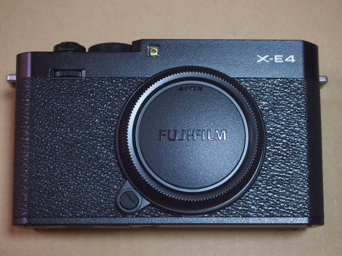 美品 FUJIFILM X-E4 ボディ ブラック レンズキット XC15-45mm f3.5-5.6 OIS PZ 付き _画像2