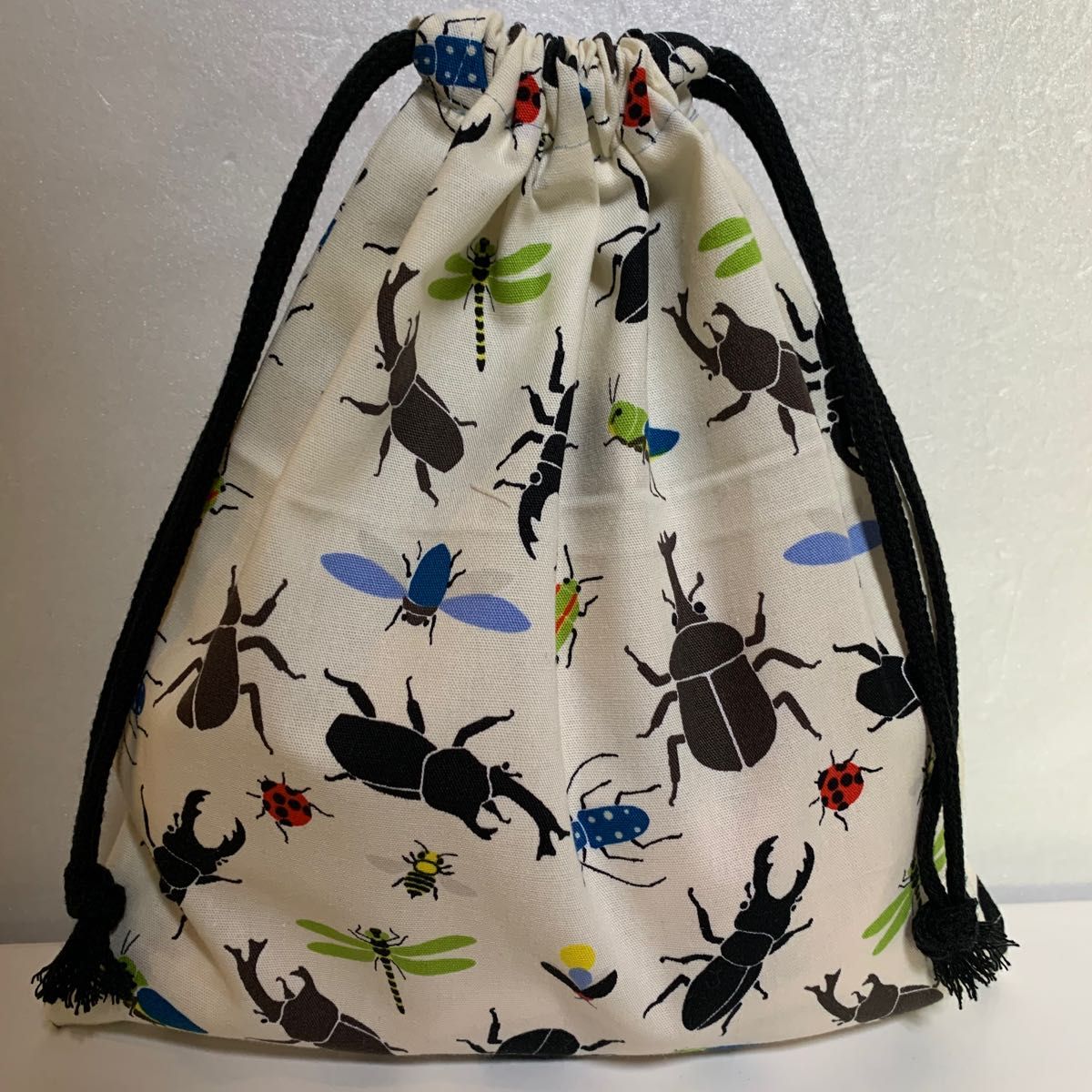 カブトムシとゆかいな昆虫たち　巾着袋　ハンドメイド