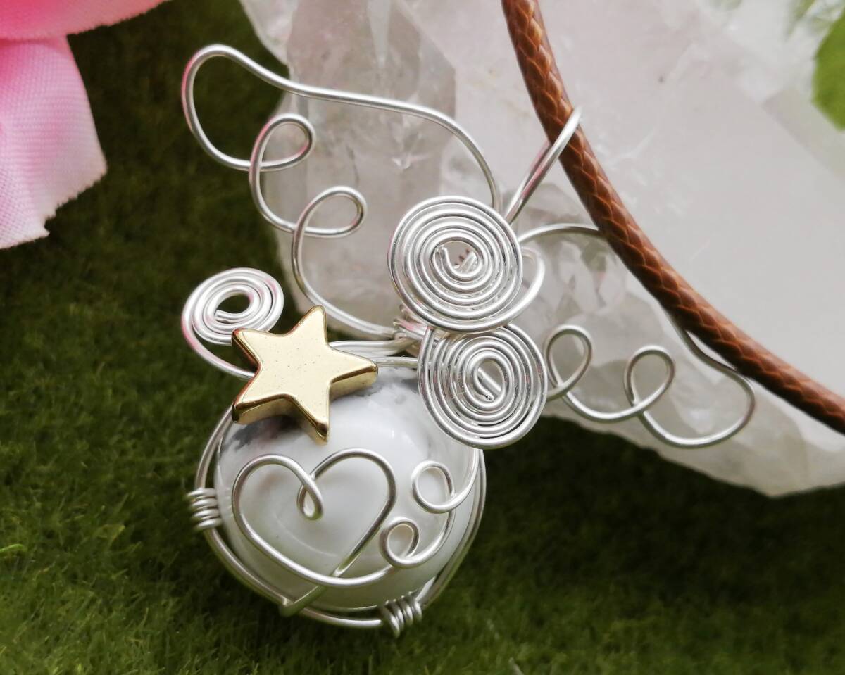 SALE* is u light . star. Angel pendant ( silver )