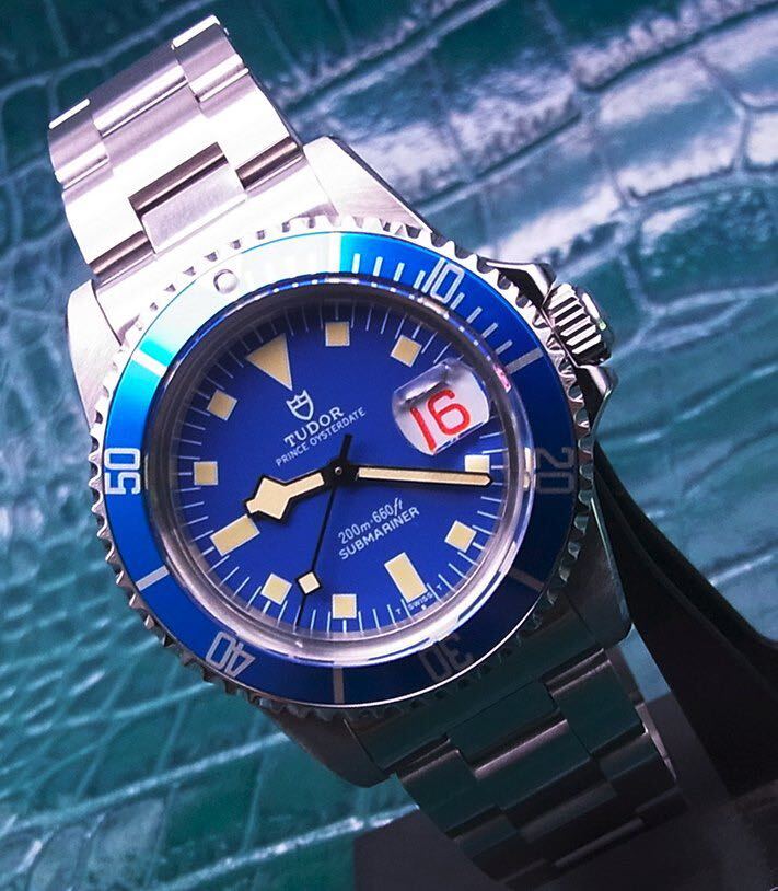 TUDOR ヴィンテージカスタム　Ref.9411/0 スノーフレーク / 青イカサブ OH済　サブ専用ブレス　カレンダー赤黒　精度Good ！_画像2