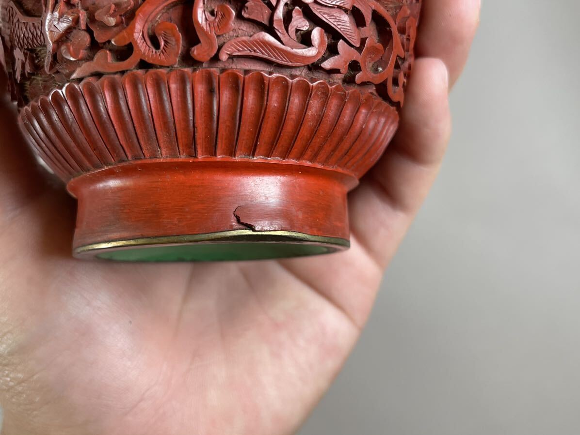旧家整理品 堆朱銅花瓶 剔紅 龍彫刻 銅器 花入 花器 座付 傷あり 検:中国 朝鮮 李朝 日本の画像9