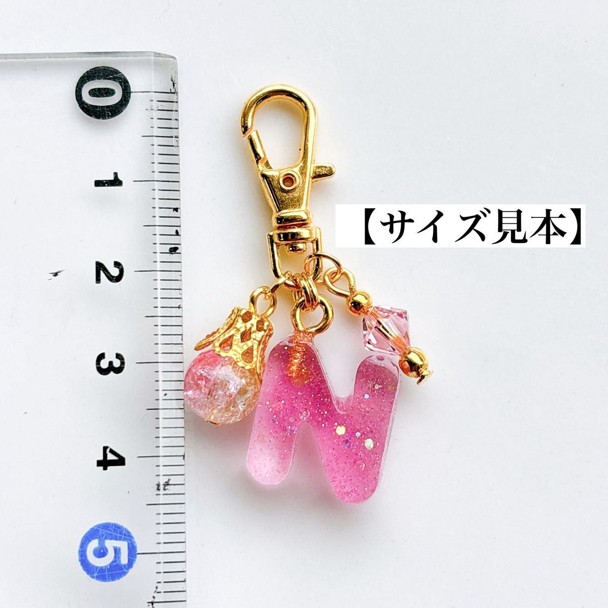 イニシャルチャーム　グリーン【W】 ハンドメイド　レジン　キーホルダー