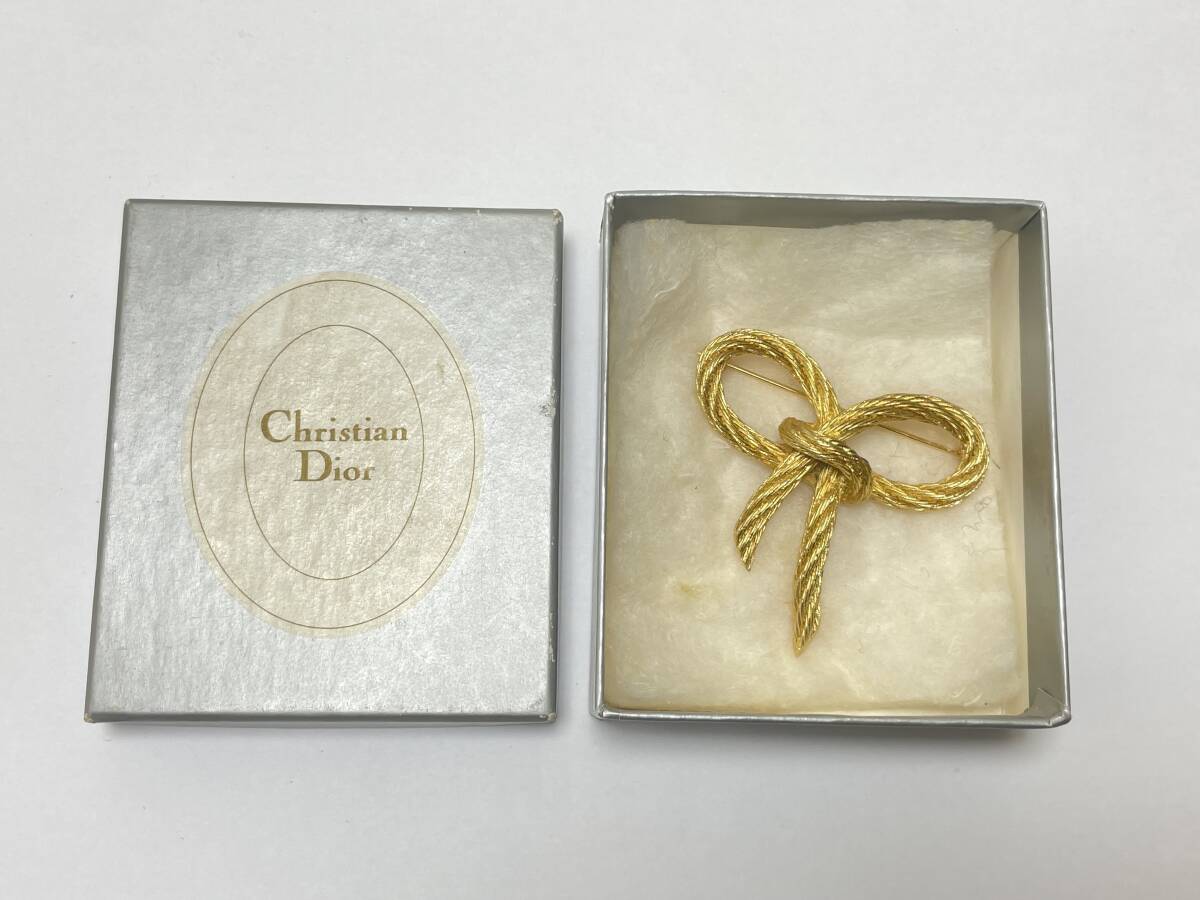 μ4 Christian Dior クリスチャンディオール リボンモチーフ ゴールド色 ブローチ _画像1