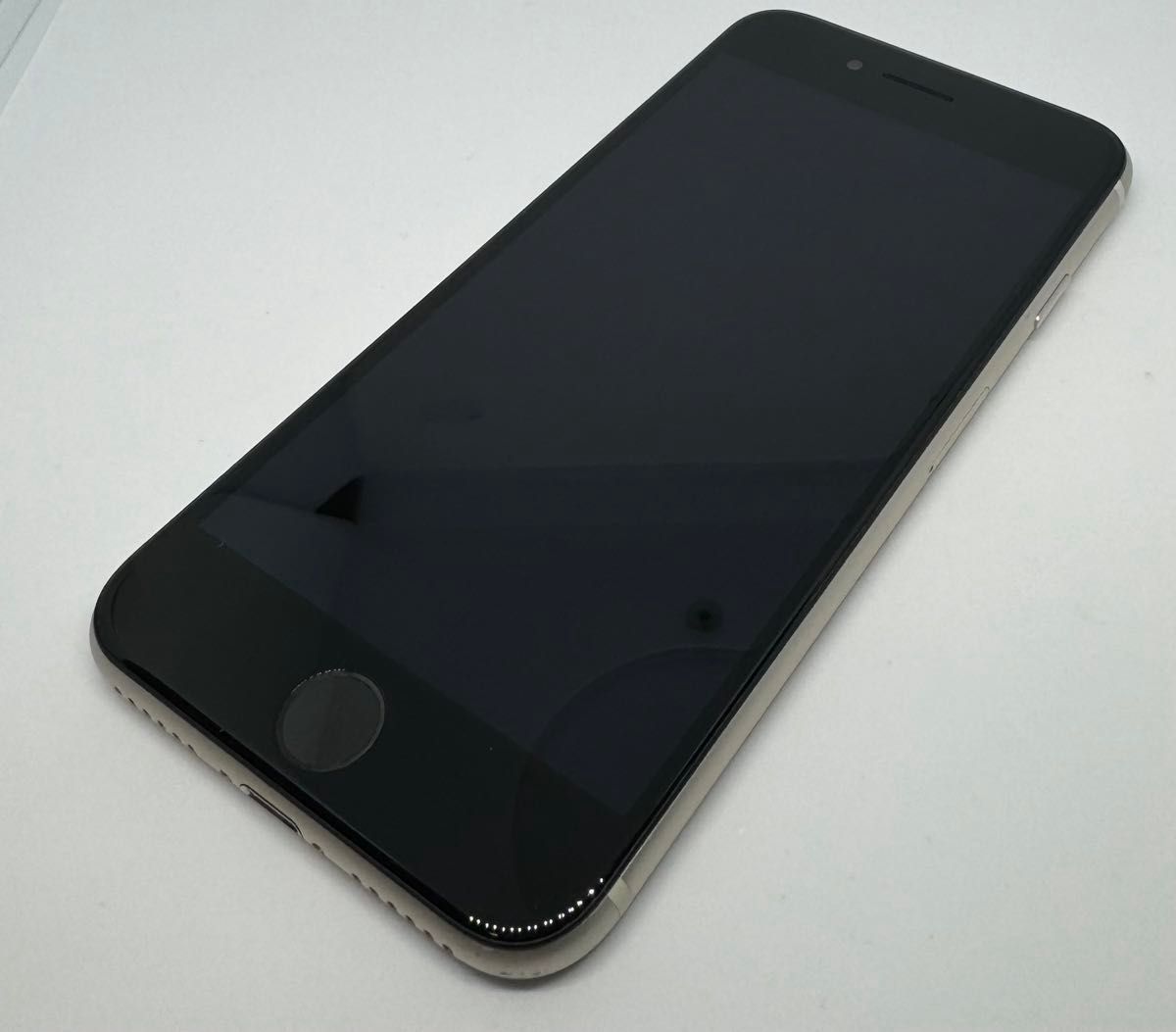 美品 iPhone SE３ 第三世代  128GB スターライト SIMフリー 新品バッテリー100%