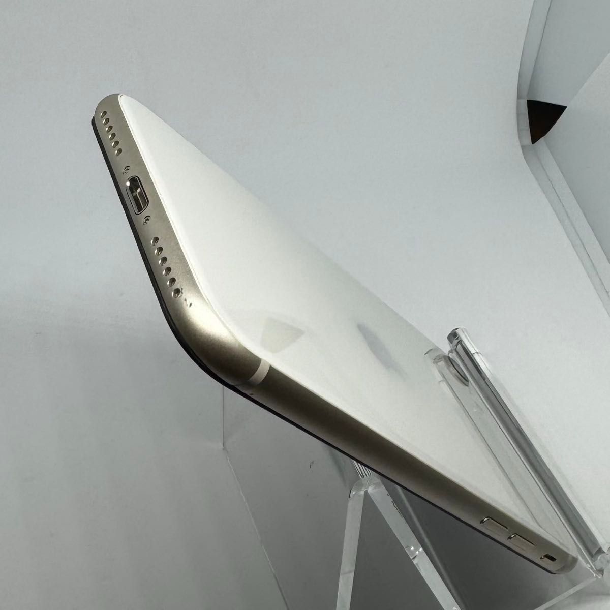 美品 iPhone SE３ 第三世代  128GB スターライト SIMフリー 新品バッテリー100%