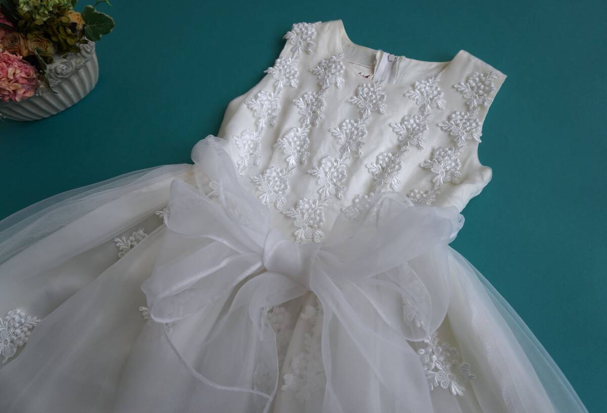 ■オフホワイトパニエ付きワンピースドレス　七五三お祝い・結婚式・発表会などにも_白レースの飾りが素敵なドレスです