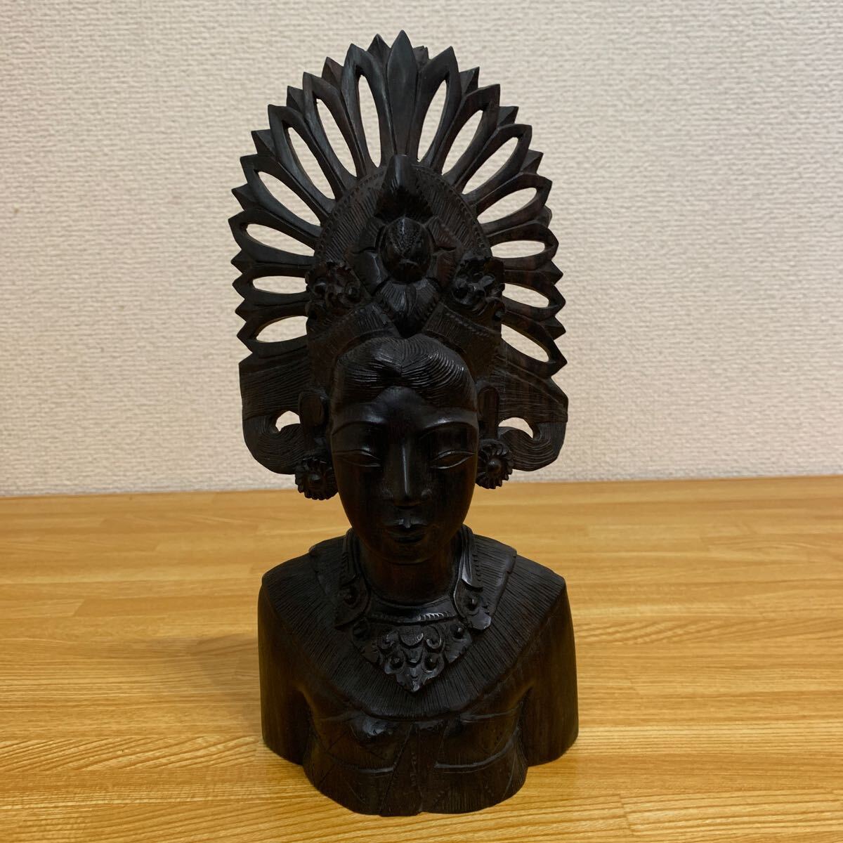 インドネシア　黒炭？　置物　オブジェ 仏像 美術品 仏教美術 彫刻 No.3_画像1