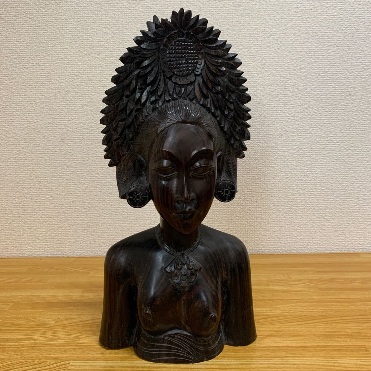 インドネシア　黒炭？　置物　オブジェ 仏像 美術品 仏教美術 彫刻 No.5_画像1